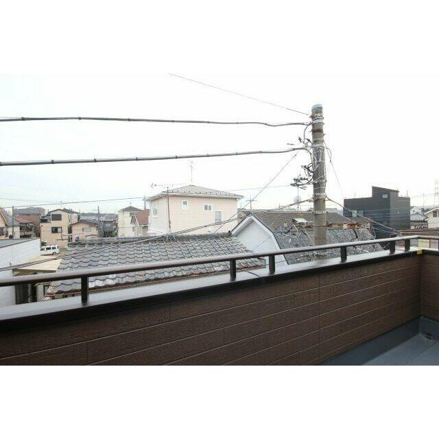 南面にバルコニーがあります