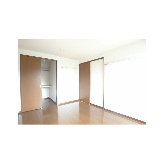 画鋲や釘を使わずに、ちょっとした物かけに大変便利な化粧幕板付き♪時計やポスター・絵画を掛けてお部屋…