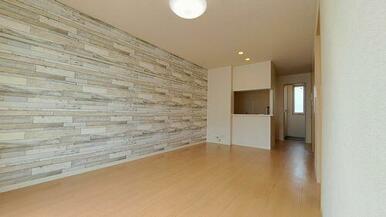 ご家族のコミュニケーション空間のリビング＆ダイニングは、カウンターキッチンで広さと明るい雰囲気を演…