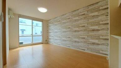 キッチン側から見たリビング＆ダイニング♪奥行きがあるので、メリハリのある空間の使い分けができます♪