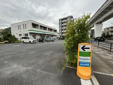 ファミリーマート足立舎人一丁目店