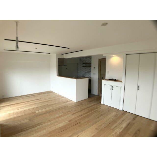 こちらのリビングで趣味の時間をお楽しみください