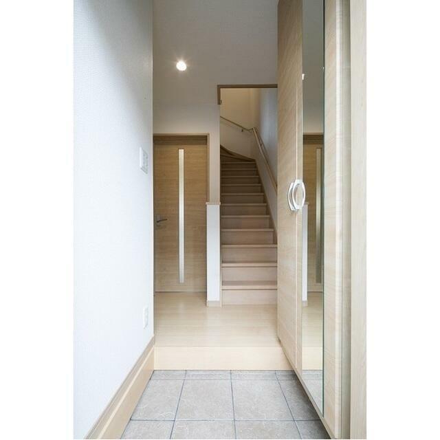 大きなミラー付きシューズクローゼットは