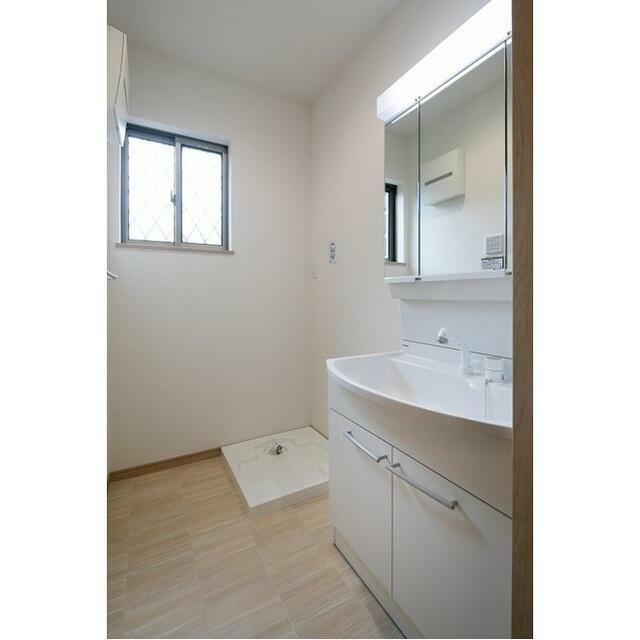 嬉しい三面鏡付きシャンプードレッサー