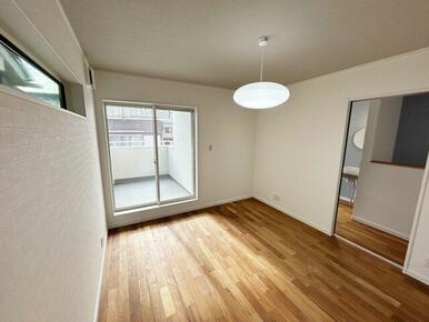 読書スペース用に照明を2つ設置しています