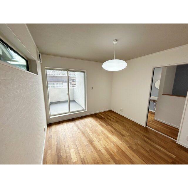 読書スペース用に照明を2つ設置しています