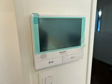 訪問者が一目でわかるTVモニター付インターホン