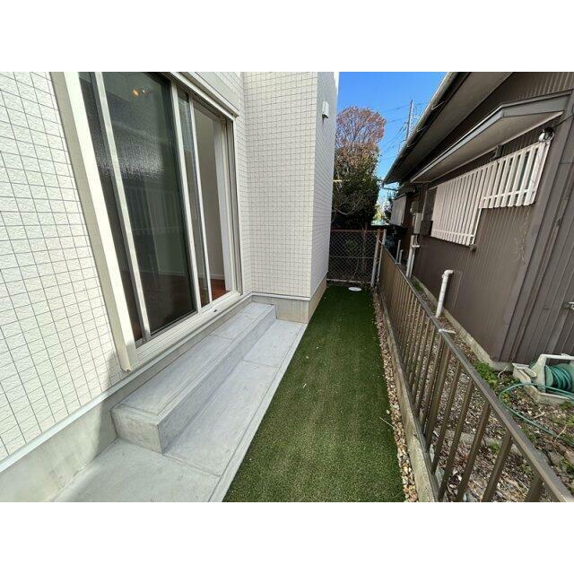 テラス窓はシャッター付きで荒天や防犯面にも安心です