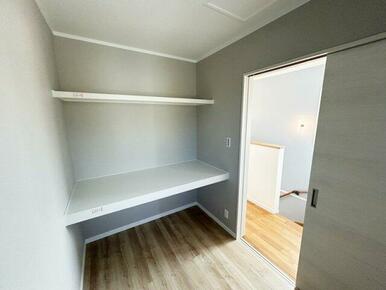 たっぷり収納できる約3帖の納戸