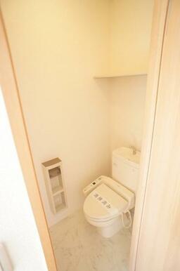 【トイレ】　温水洗浄暖房便座付です♪
