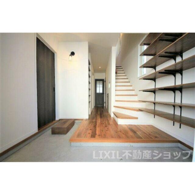 土間部分も広く、アウトドア用品なども置けるスペース