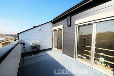 BBQも楽しめる７帖以上の広々バルコニー