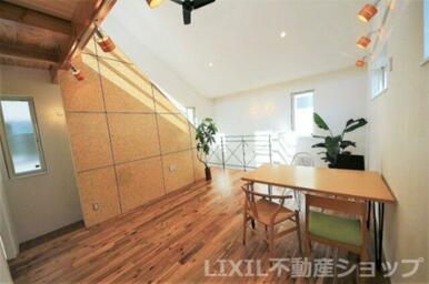 南面のバルコニーから入る陽が気持ちいいです