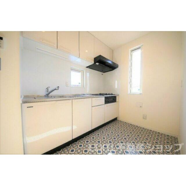 白を基調とした明るいキッチン