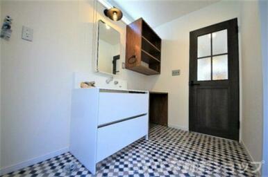 建売住宅では見れないおしゃれな洗面所