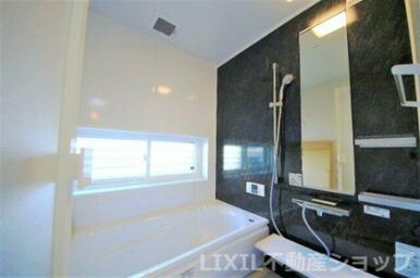 癒しの空間、一日の疲れはバスルームでゆったりと