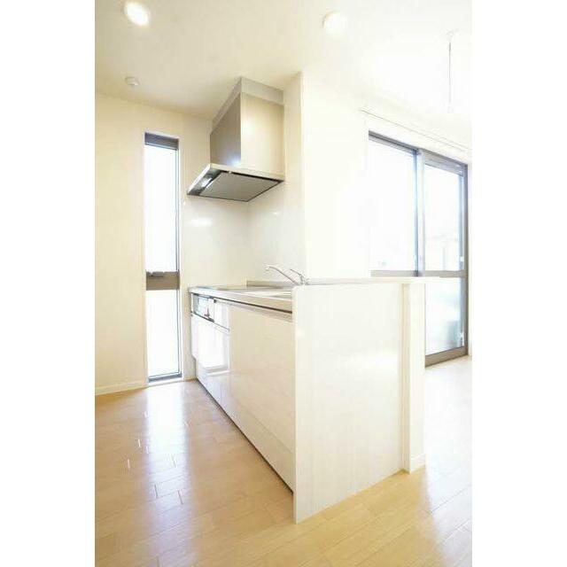 【キッチン】開放感のあるＬＩＸＩＬ製１８００サイズのカウンターキッチン。コンロはＩＨクッキングヒー…