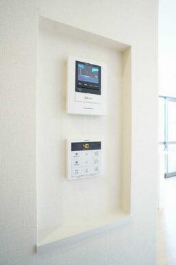 【ＴＶモニターホン】アイホン製の録画機能・カラーモニタ付きインターフォン。防犯面でも人気の設備です。