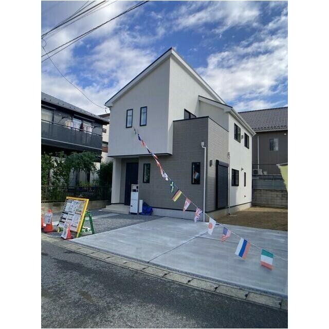 駐車場並列2台！ 広い庭があります！