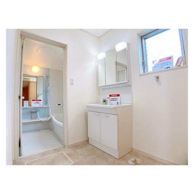 脱衣室　クリーニング済みで、気持ちよくお使いいただけます