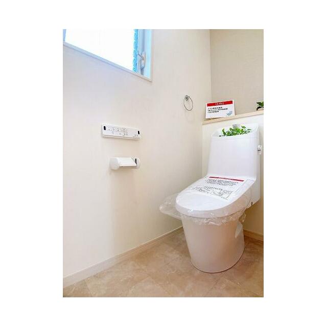 トイレ　新品交換　温水洗浄便座一体型です