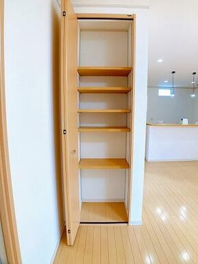 LDK　収納付きのリビングです