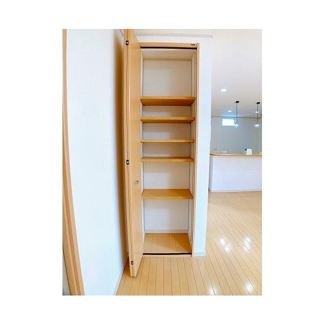 LDK　収納付きのリビングです