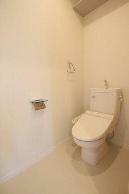 暖房機能付き洗浄便座になります。