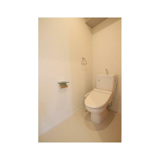 暖房機能付き洗浄便座になります。