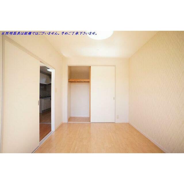 ≪５，６帖洋室≫収納（一間）、アクセントクロス。照明器具は設備ではございません。予めご了承下さいま…