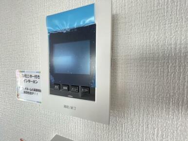 訪問者がひと目でわかるモニター付きインターホンを標準装備。お子さまのお留守番にも安心です