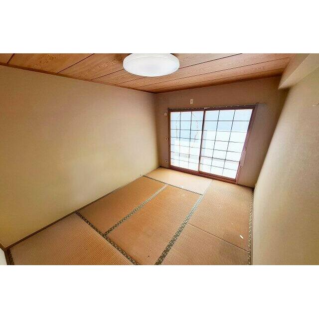 和室（照明器具撤去予定）