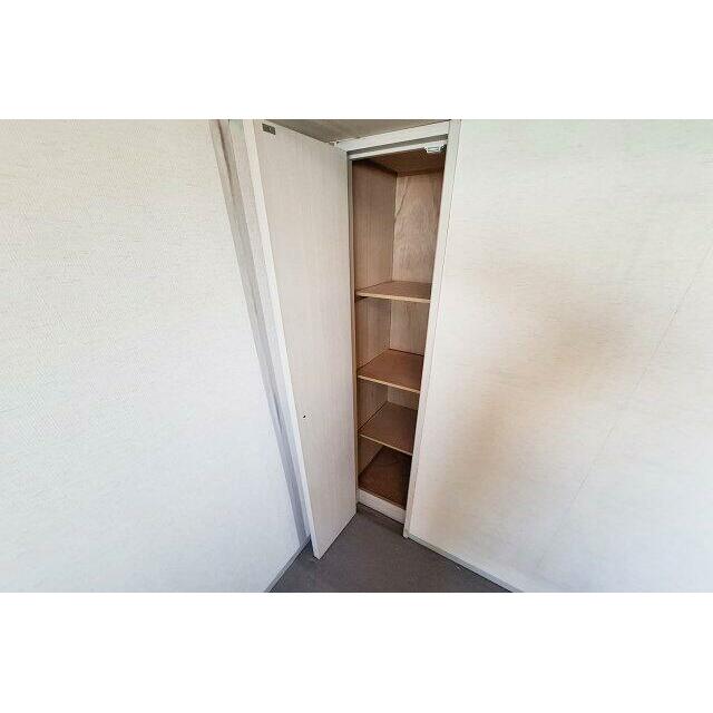 洋室1：物入