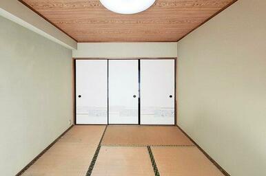 和室（照明器具撤去予定）