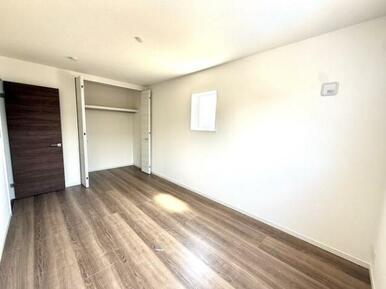 2階7.5畳の洋室です