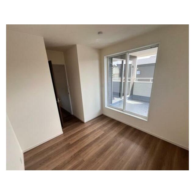 2階5畳の洋室です