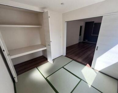 リビング続きの和室です ちょっとお昼寝したくなりますね