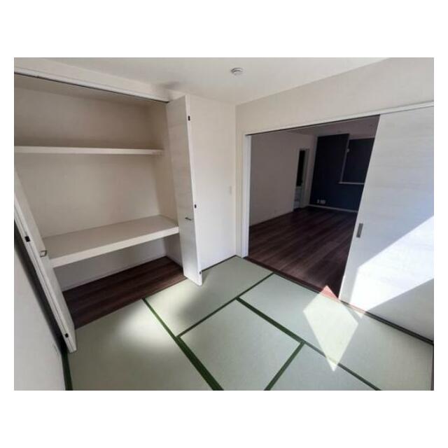 リビング続きの和室です ちょっとお昼寝したくなりますね