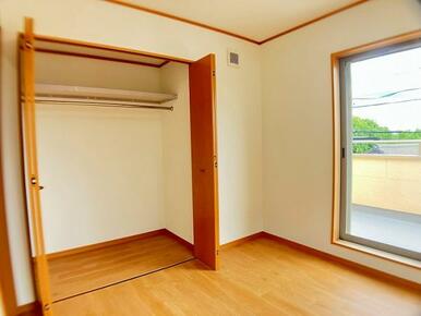 「洋室」6帖・収納付きの洋室です。