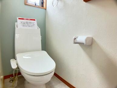 「トイレ」2階　新品交換済みです。