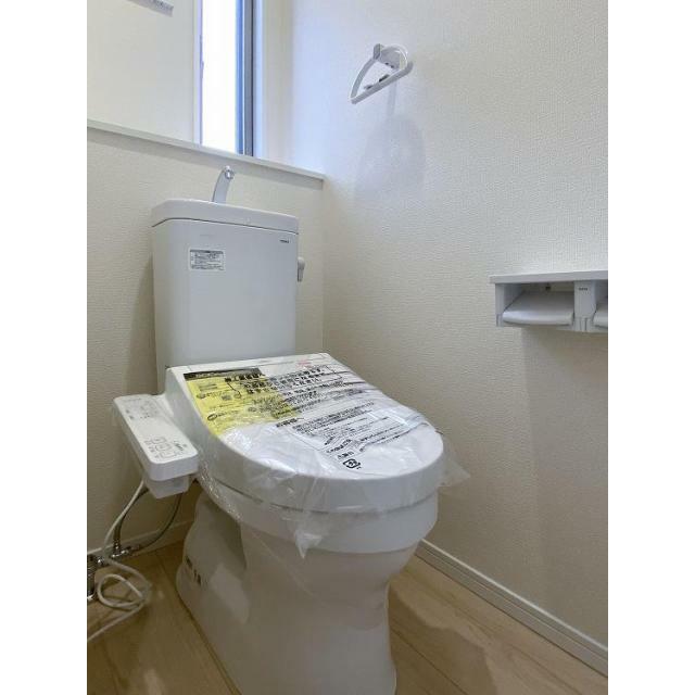 小窓が明るく照らしてくれます