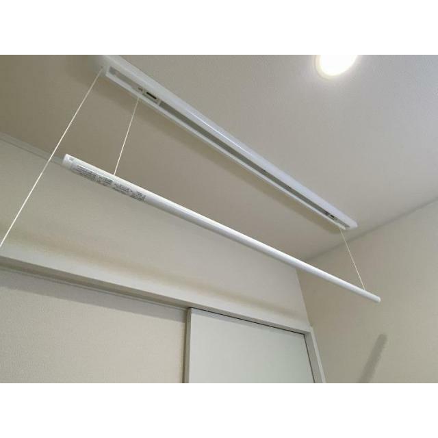 洗い終わった洗濯物もその場で干せちゃいます♪