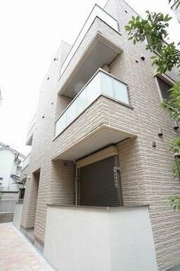 ★積水ハウスが設計・施工で、ＣＭでおなじみの賃貸住宅【シャーメゾン】です。重量鉄骨・３階建です♪