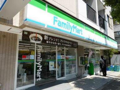 ファミリーマート上馬交差点前店