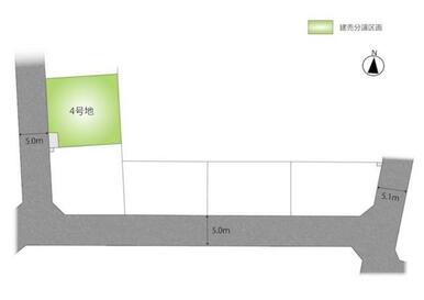 敷地面積は４２坪超あります。前面道路幅も５ｍありますので、車の出し入れもスムーズです。