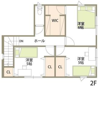 ２階には洋室３部屋（各６・５・５帖）あり、各室収納付きです。６帖洋室のＷＩＣ（収納）は大型３帖です！