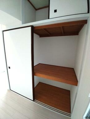 6.7帖洋室の収納