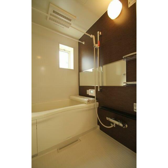 アクセントパネル採用、浴室乾燥暖房機設置。