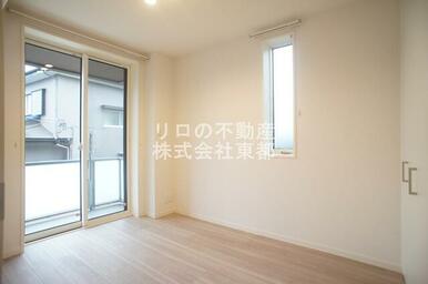 ２面採光なので、明るく風通しのよい過ごしやすいお部屋です♪