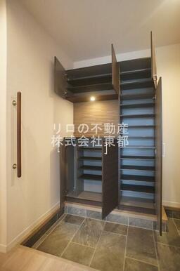 下駄箱付なので、玄関はいつでもスッキリ片付きますね☆